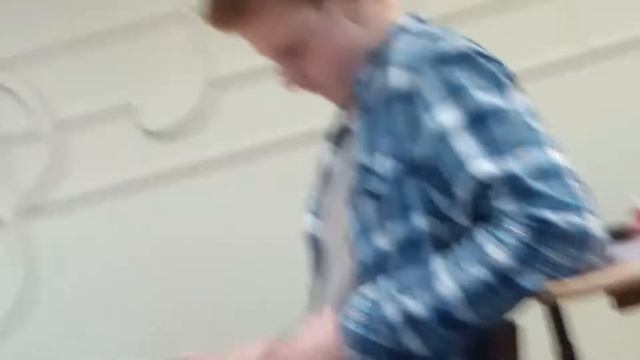 Урок музыки в нашей школе, все в телефонах? смотреть онлайн