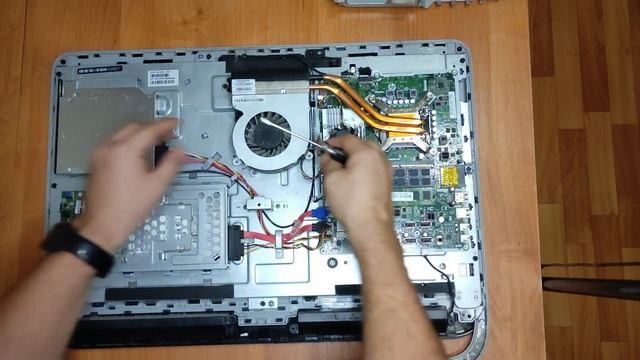 Готовлю к продаже свой моноблок HP Pavilion 23 All-in-One. Разборка. Чистка. Замена жесткого диска. смотреть онлайн