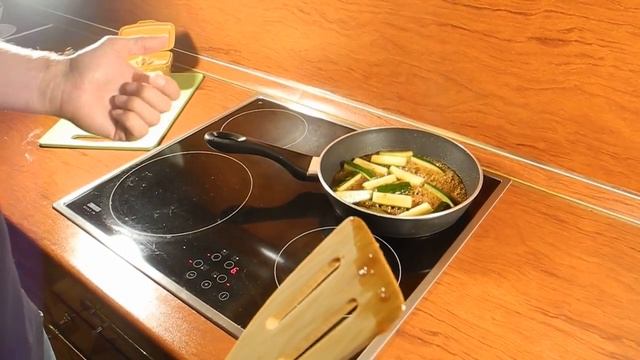 Жареные огурцы в соусе-маринаде Пулькоги Daesang смотреть онлайн