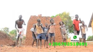 Танцы веселых африканских детей