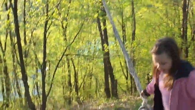 Кавказ подо мною - одна в вышине, стою... Тарзанка над обрывом. The Caucasus is under me смотреть онлайн