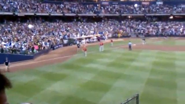 8/21/10 Sausage Race @ Miller Park! (Italian Won) смотреть онлайн