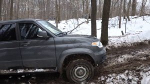 Как едет рестайлингованый UAZ Patriot на бездорожье