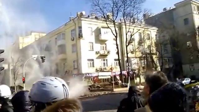 16..Украина, Киев, ул.Институтская, 18.02.2014 смотреть онлайн