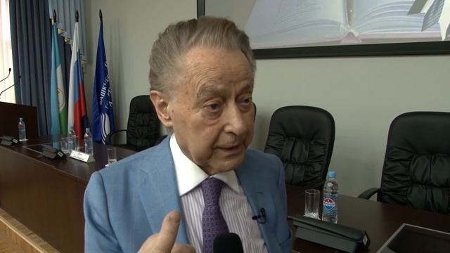 Российский поэт Андрей Дементьев посетил БГПУ им.М.Акмуллы смотреть онлайн
