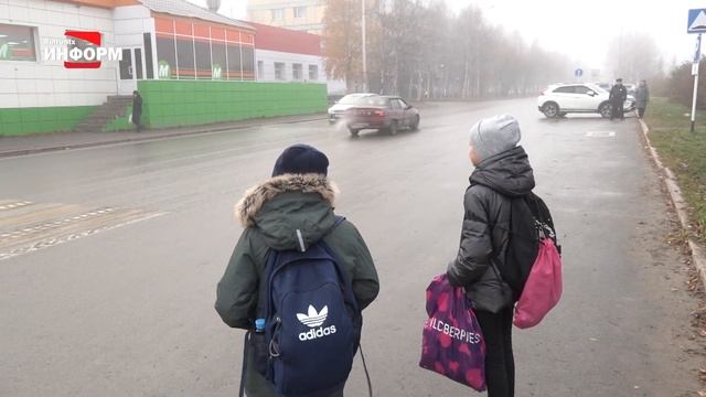 Возле прогимназии появился новый светофор смотреть онлайн