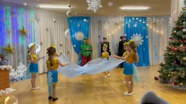 Танец золотых рыбок смотреть онлайн
