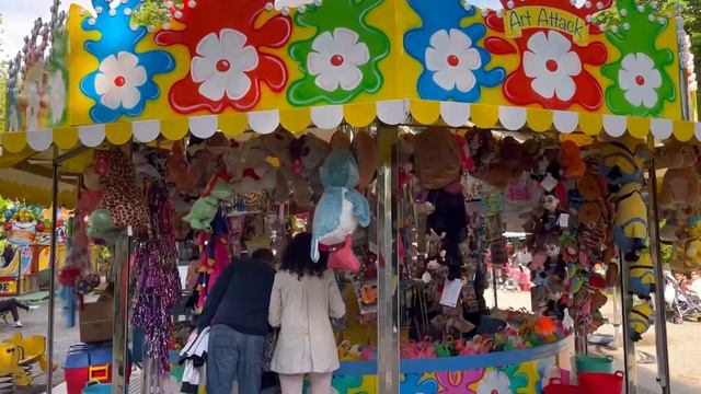 Алекса катается на аттракционах🎠 Baby Luna Park 🎢 в Италии смотреть онлайн