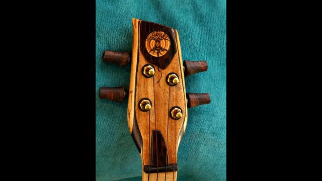 Tenor ukulele. Shell back design by Ray Vincent. Sound sample смотреть онлайн
