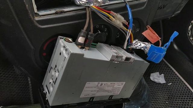 Как подключить два усилителя к магнитоле с одной парой линейных выходов без разветвителей смотреть онлайн