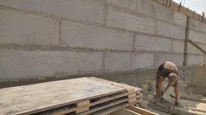 Строительство дома на участке с уклоном. Какие варианты стройки?Насколько дороже?