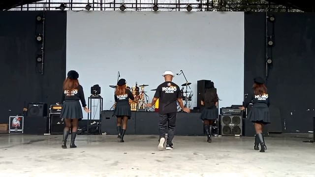 I WILL SURVIVE | Line Dance | Demo by RORO LINEDANCE & MAMEK | Panggung Alpha Bravo Enterprise смотреть онлайн