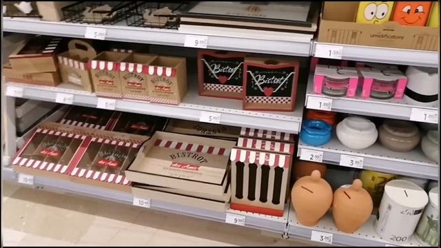 Купила картину и полки, и вешаем в зал. Всё для интерьера, цены и выбор в магазине.