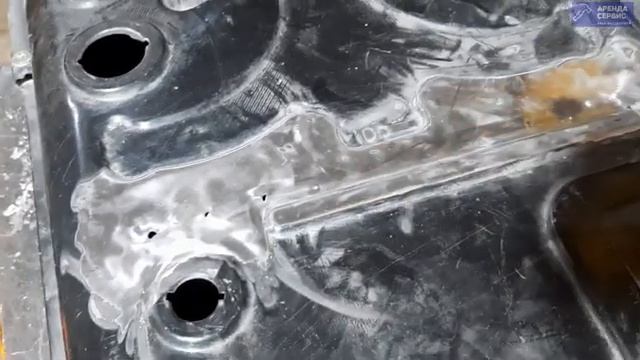 Ремонт топливного бака дизельной пушки с помощью полуавтомата и универсального припоя смотреть онлайн