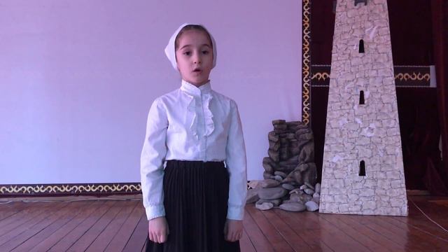 Страна читающая — Аминат Бисултанова читает произведение «Тучкины штучки» В. В. Маяковского смотреть онлайн