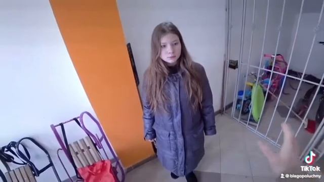 Девочка сошла с ума, не узнала мать, что с ней случилось? Shorts смотреть онлайн