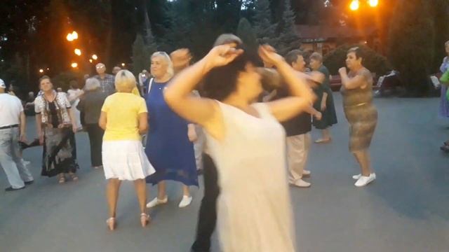 А я люблю тебя- мою чужую!!!??Танцы в парке Горького!!!??Харьков 2021 смотреть онлайн