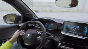 Peugeot 208e обзор. Совсем как бензиновый, только лучше. Электопежо.