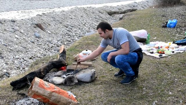 Шашлыки с друзьями смотреть онлайн