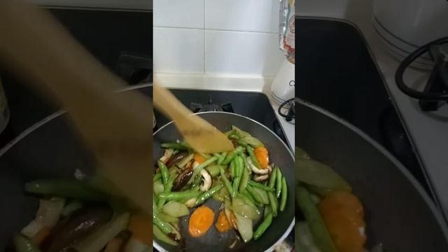 DONE COOKING VERY SIMPE MIX VEGETABLES! смотреть онлайн