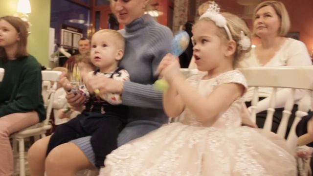 Новогодняя сказка для малышей в Екатеринбурге. Спектакль с Дедом Морозом от театра "Добрые истории" смотреть онлайн