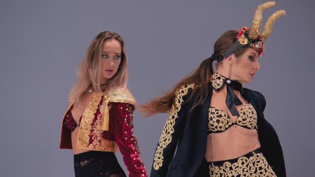 Дразнящий и пробуждающий желание Тореро. Новые современные номера.Пригласите Шоу-балет Diamond Girls смотреть онлайн