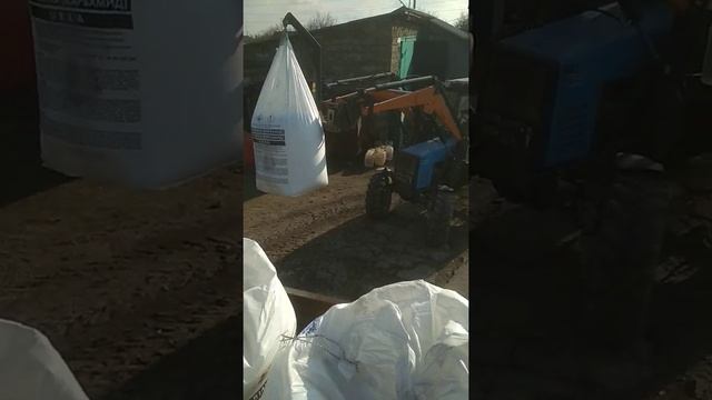 МТЗ 892 и фронтальной погрузчик ANT HT-1200 разгрузка удобрения смотреть онлайн