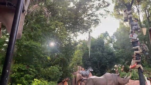 Christmas Is Here At Magic Kingdom! | Holiday Decorations, Jingle Cruise & More смотреть онлайн