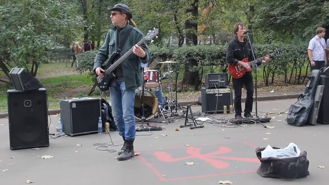 Черный Квадрат. Кавер на песню КИНО "Муравейник" смотреть онлайн