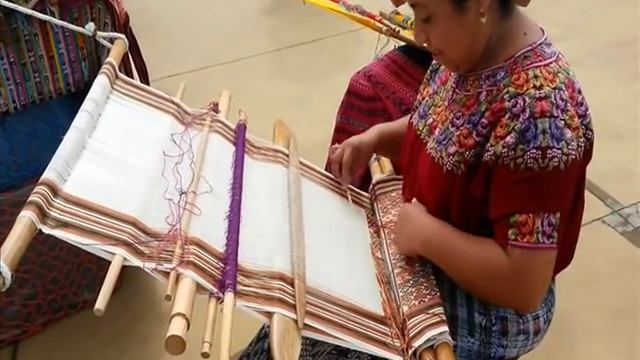 Realización de telar típico de Guatemala смотреть онлайн