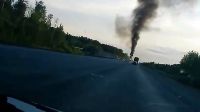 На трассе Тюмень- Ханты-Мансийск горела фура 11 июля 2015 года "Наша Газета" Тюмень смотреть онлайн