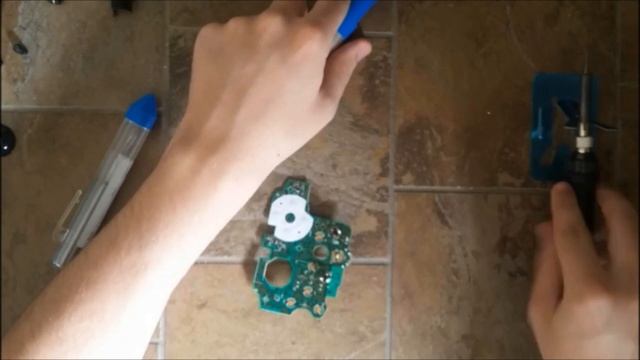 How to fix a stuck sync button on a Xbox One controller ! BONUS : Change of bumpers and triggers смотреть онлайн