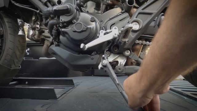 How to Load a Motorcycle into the Back of a Truck BY YOURSELF смотреть онлайн