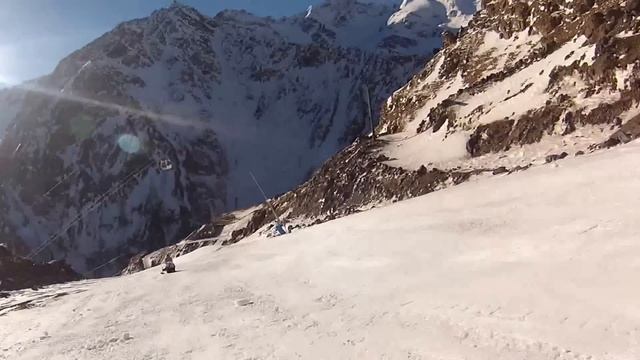 Спуск по трассе Эльбруса на горных лыжах. Декабрь 2013 г.