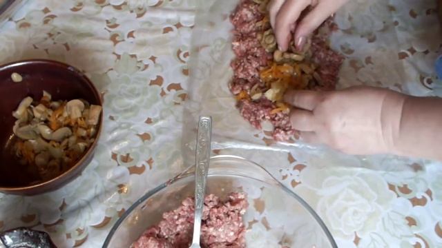 Новогодний рецепт 2023 Мясной рулет с грибами запеченный в духовке рецепт рулета из фарша смотреть онлайн