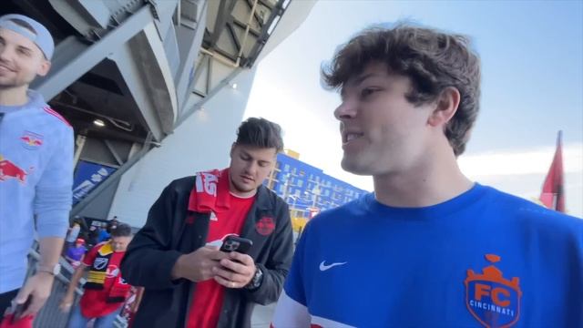 $1 vs. $100 vs. $1,000 Football Seats смотреть онлайн