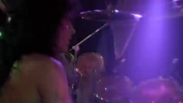 Alice Cooper - Billion Dollar Babies (from Alice Cooper: Trashes The World) смотреть онлайн