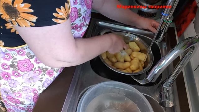 Обед. Картофель, мясо и салат. Маринкины творинки смотреть онлайн
