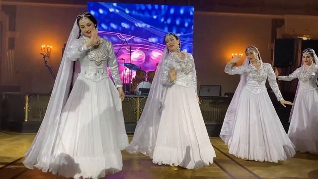 Таджикские танцы в Москве ансамбль Санам. На прекрасной свадьбе смотреть онлайн