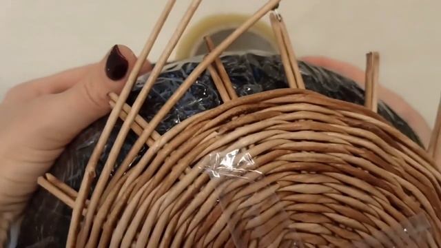 ТРЕХЯРУСНАЯ ФРУКТОВНИЦА ИЗ БУМАЖНОЙ ЛОЗЫ смотреть онлайн