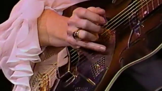 Bonnie Raitt - Full Concert - 11/06/93 - Shoreline Amphitheatre (OFFICIAL)
