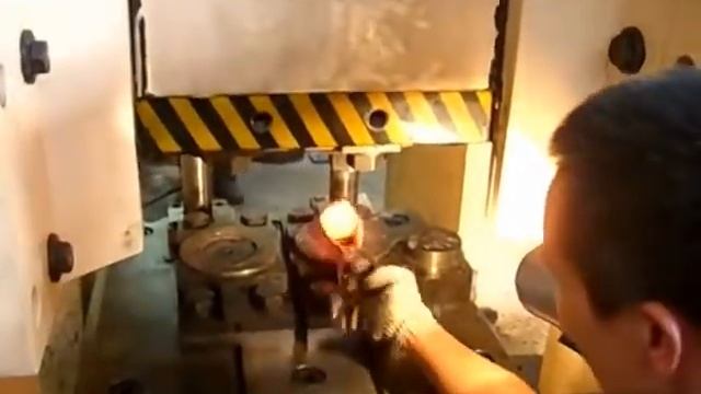 Пресс для горячей штамповки гаек. смотреть онлайн