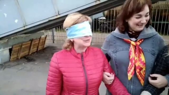 С закрытыми глазами по городу. смотреть онлайн