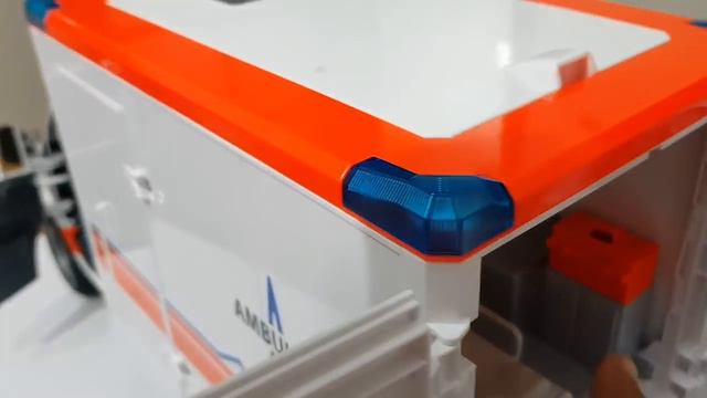 Bruder mercedes-benz oyuncak ambulans arabası ve ambulans ekibi | Oyuncak videoları