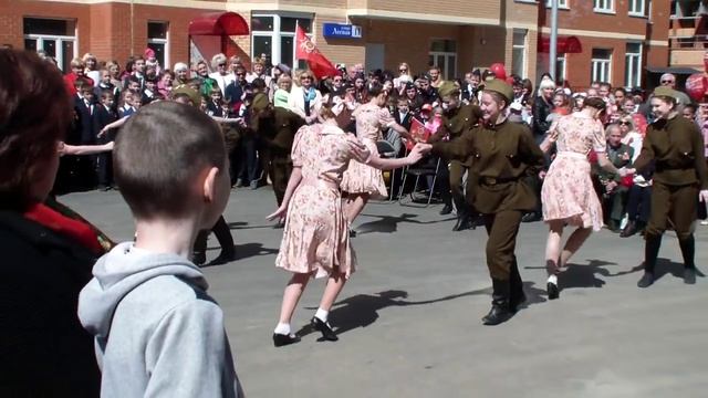 город Дзержинский Открытие бульвара 70 лет ПОБЕДЫ 7 мая 2015 Оператор Николай Черногорец смотреть онлайн