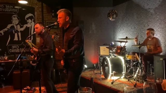 Moonrover - Live @ Синий Банан 14.05.2022 смотреть онлайн