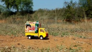 Возим печенье по берегу реки