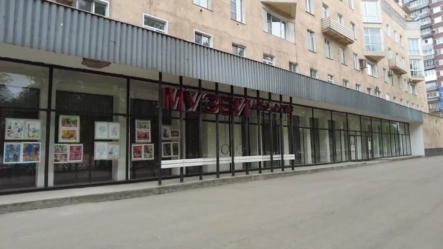 Прогулка по Улице Кирова в Новокузнецке. A walk along Kirov Street in Novokuznetsk. Май 2022 смотреть онлайн
