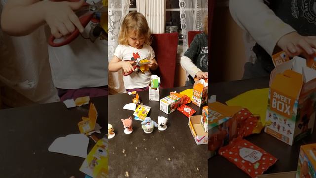 Открываем Sweet BOX героев мультика МИ-МИ МИШКИ. Opening a SWEET BOX toys. смотреть онлайн