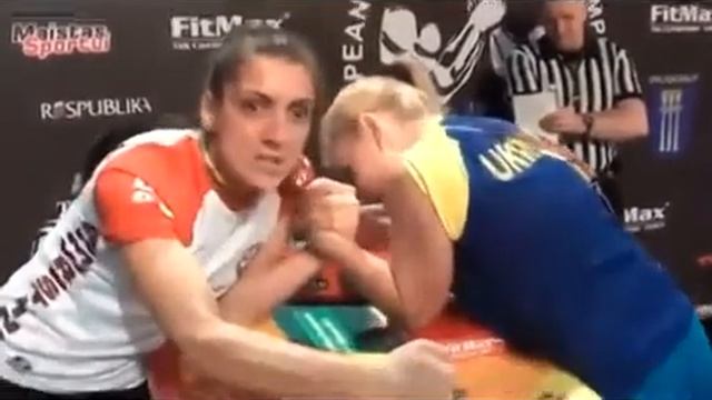 #1 Женский армрестлинг,ржака смотреть всем/Female arm wrestling , a bunch of emotions ! смотреть онлайн